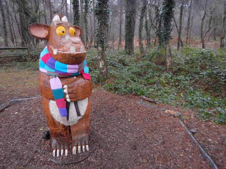 One of Moors Valley's Rangers has lent the Gruffalo's Child her scarf to keep warm this winter - will you help the Rangers make her a scarf of her own?