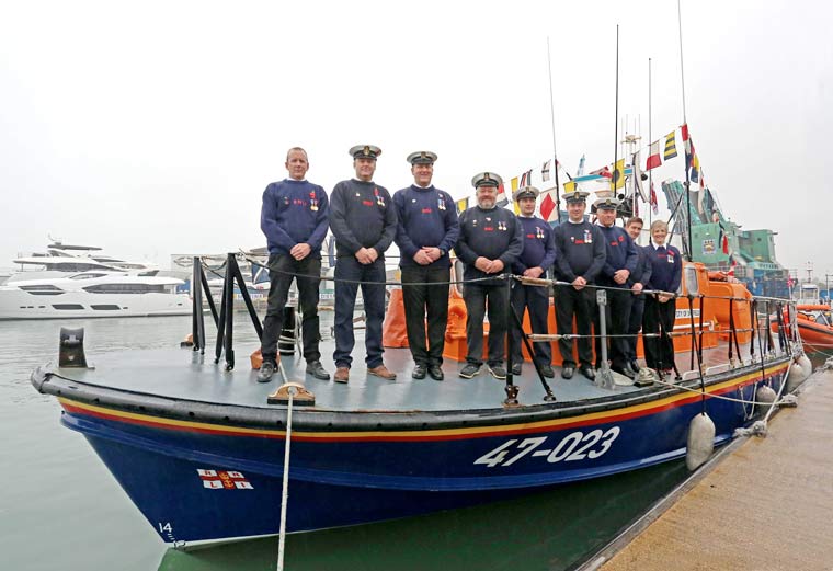 Poole lifeboat crews says farewell as Tyne heads home to Sheffield