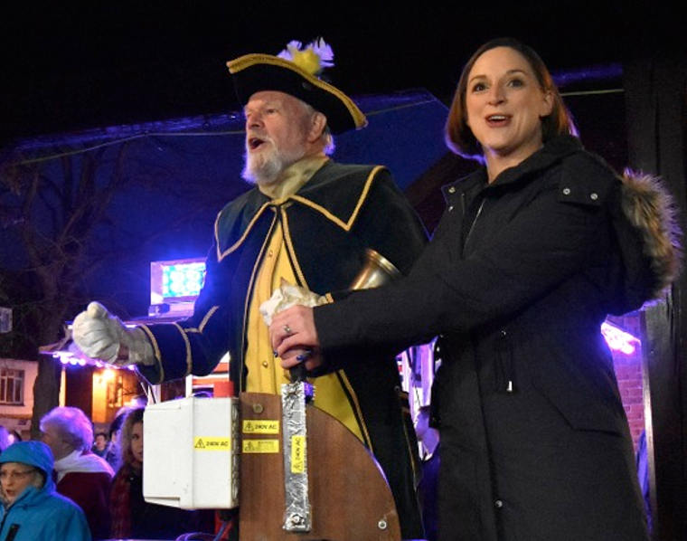 Clear skies for Sarah’s switch-on in Ferndown