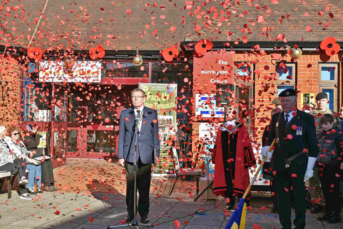 Thousands of poppies launch Ferndown Poppy Appeal