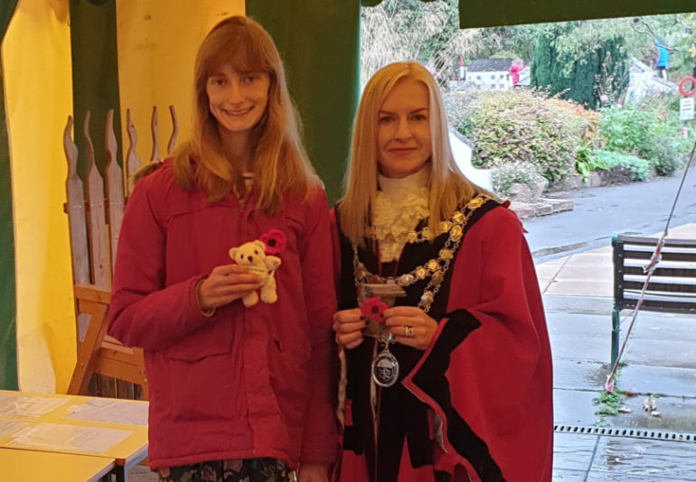Emily Lakin (13) Junior Story Prize winner with Wimborne’s mayor, Kelly Webb