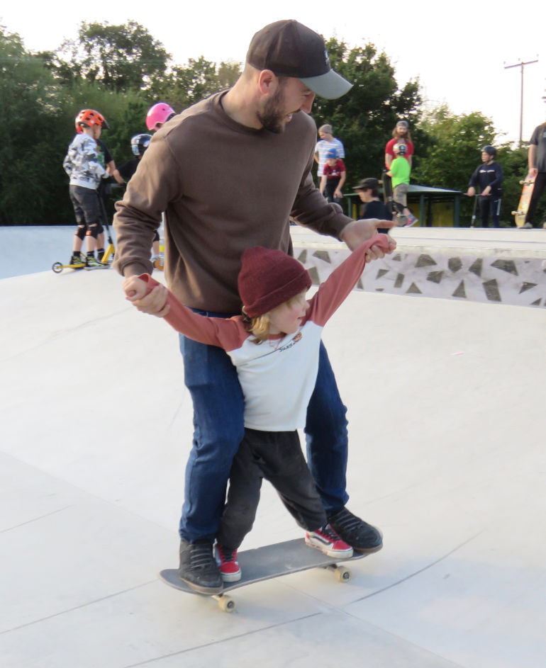 Finn (4) loves skateboarding with his father Rich James