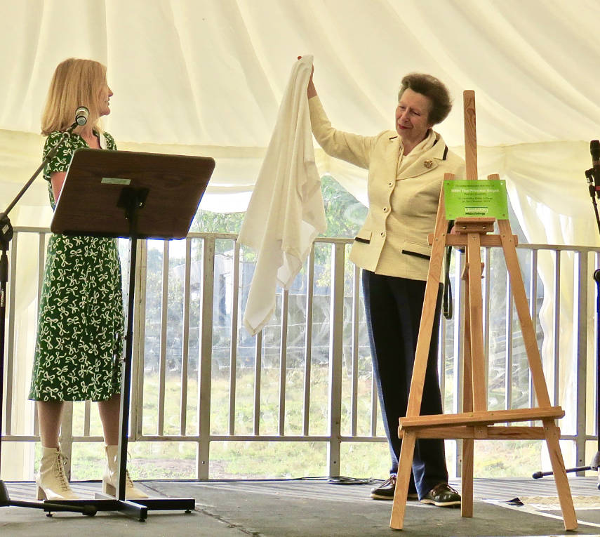 The Princess Royal unveils the plaque alongside Sally Chivers, Livability CEO