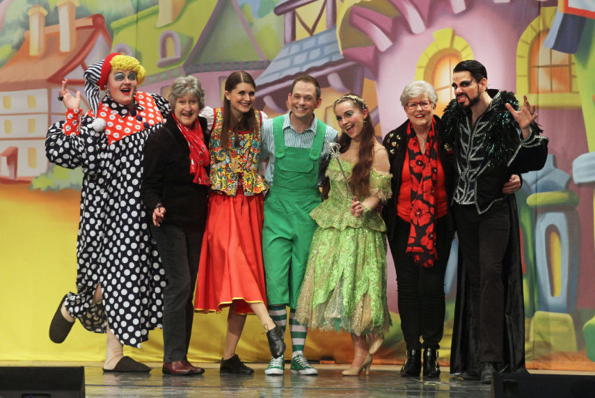 The cast of Jack and the Beanstalk with Variety representatives Judy Hiscoke, second right, and Jenny Davies, second left